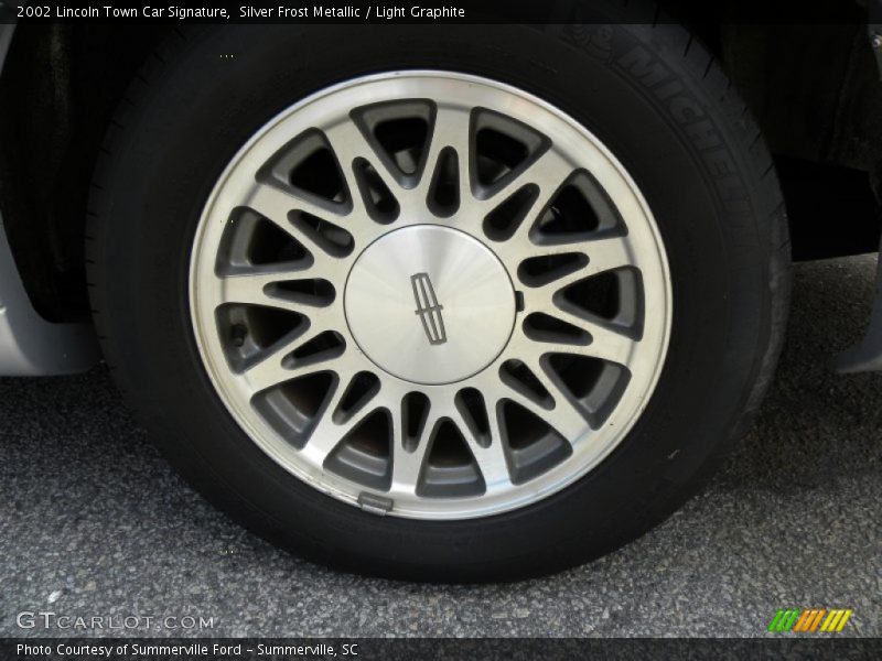 Silver Frost Metallic / Light Graphite 2002 Lincoln Town Car Signature