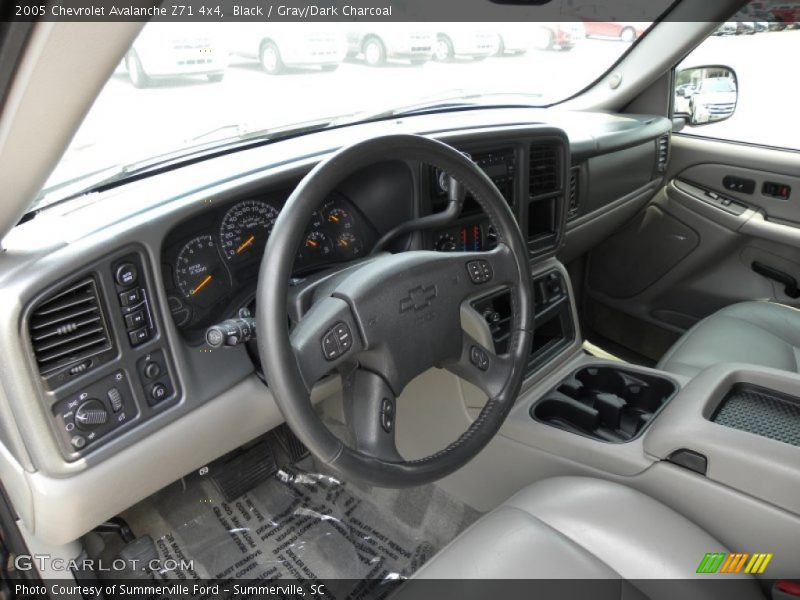 Black / Gray/Dark Charcoal 2005 Chevrolet Avalanche Z71 4x4