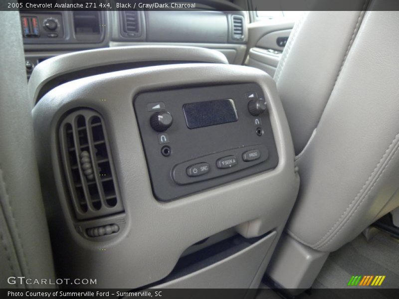Black / Gray/Dark Charcoal 2005 Chevrolet Avalanche Z71 4x4