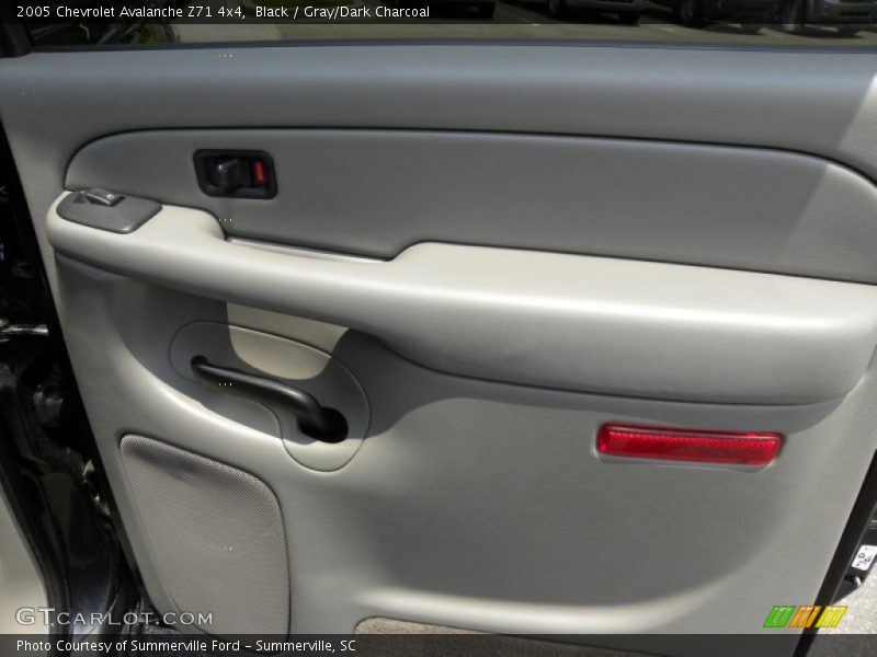 Black / Gray/Dark Charcoal 2005 Chevrolet Avalanche Z71 4x4