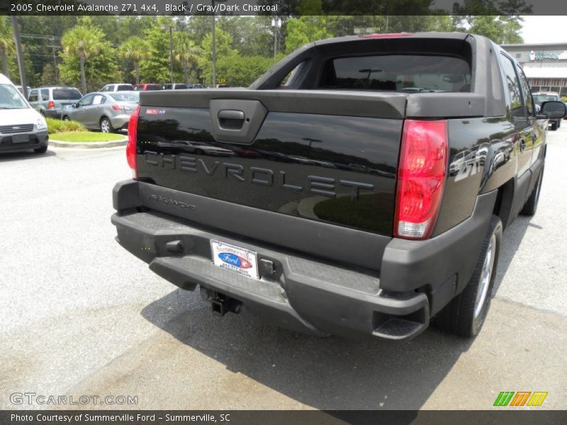 Black / Gray/Dark Charcoal 2005 Chevrolet Avalanche Z71 4x4