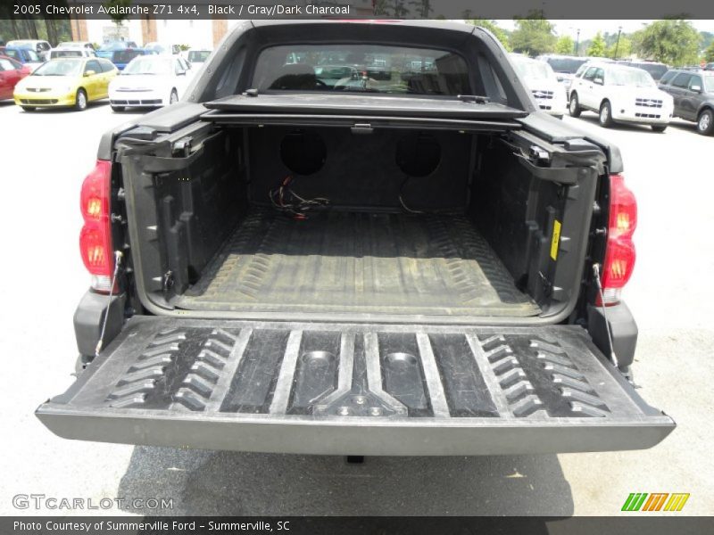 Black / Gray/Dark Charcoal 2005 Chevrolet Avalanche Z71 4x4