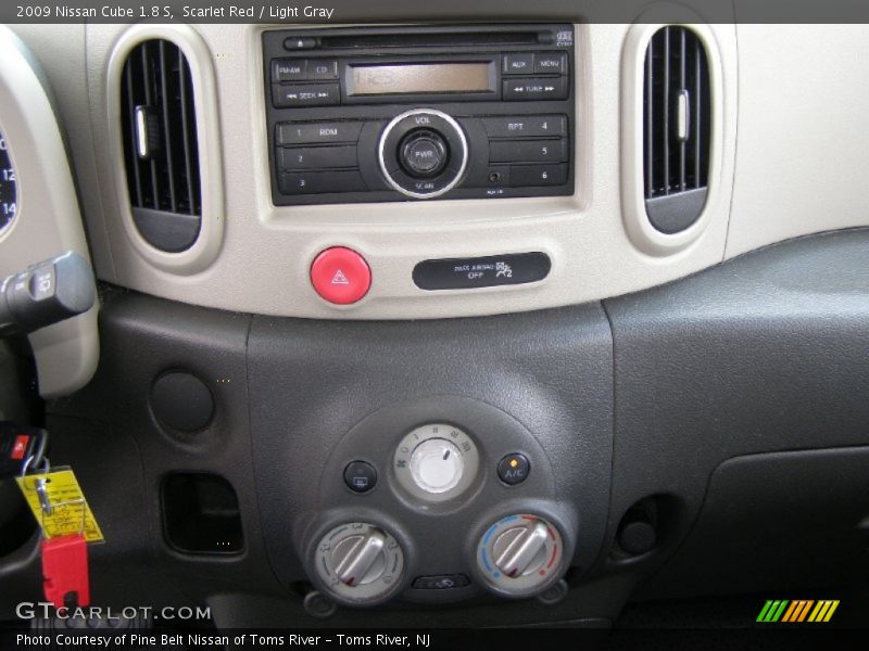Scarlet Red / Light Gray 2009 Nissan Cube 1.8 S