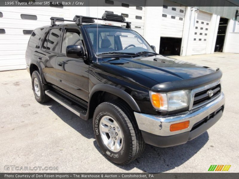 Front 3/4 View of 1996 4Runner SR5 4x4
