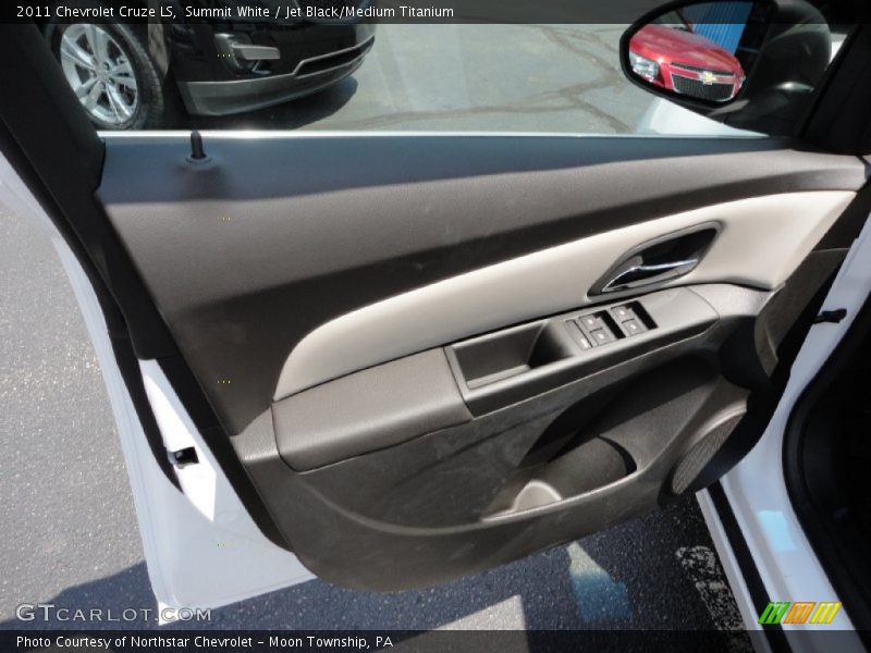 Summit White / Jet Black/Medium Titanium 2011 Chevrolet Cruze LS