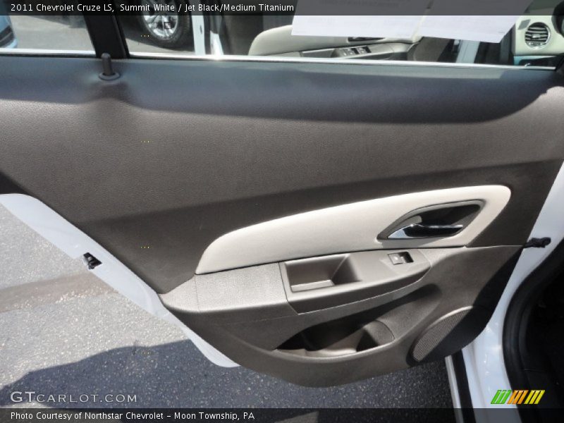 Summit White / Jet Black/Medium Titanium 2011 Chevrolet Cruze LS