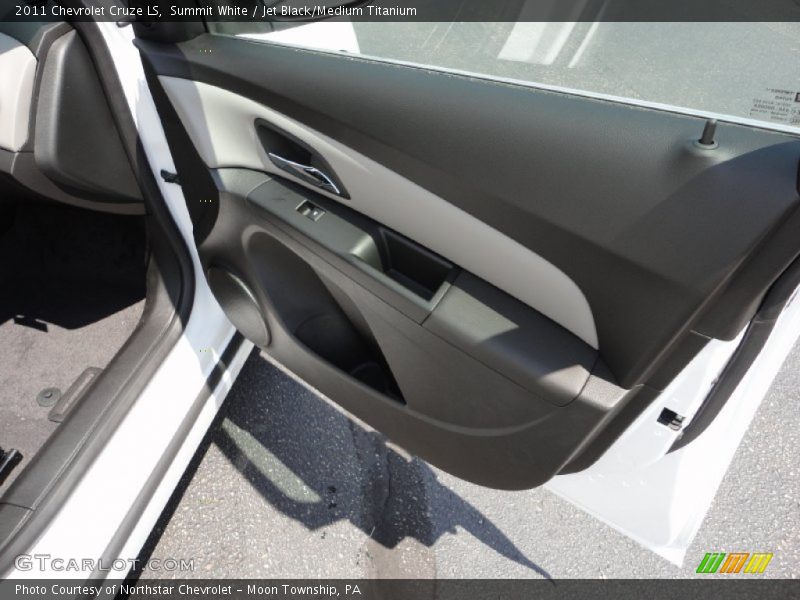Summit White / Jet Black/Medium Titanium 2011 Chevrolet Cruze LS