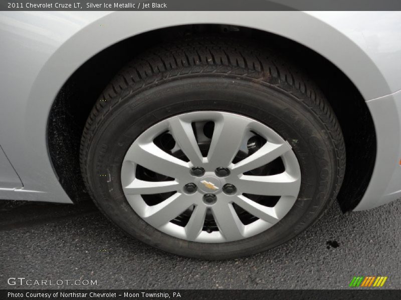 Silver Ice Metallic / Jet Black 2011 Chevrolet Cruze LT