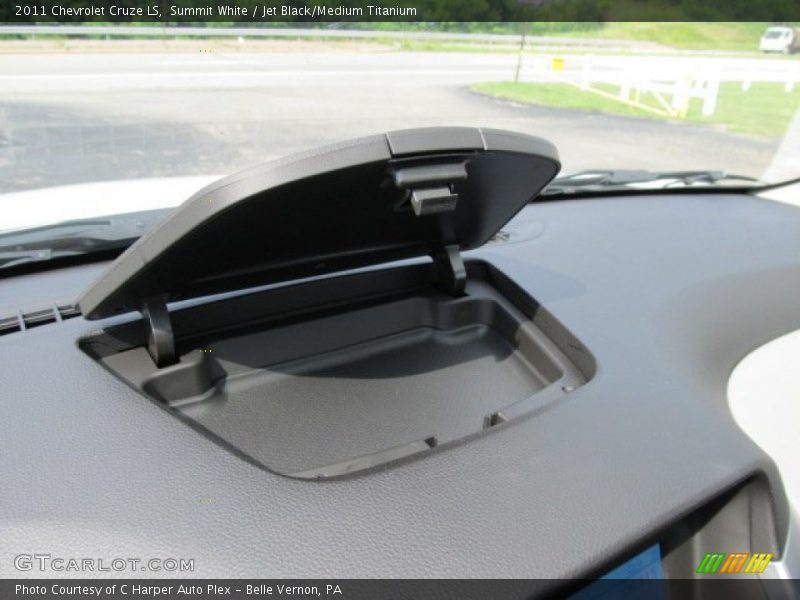 Summit White / Jet Black/Medium Titanium 2011 Chevrolet Cruze LS