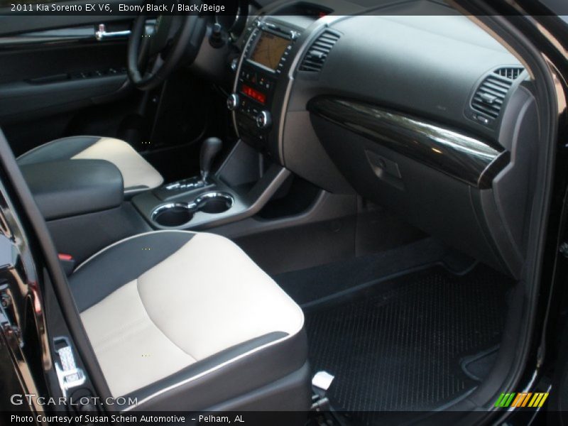 Ebony Black / Black/Beige 2011 Kia Sorento EX V6