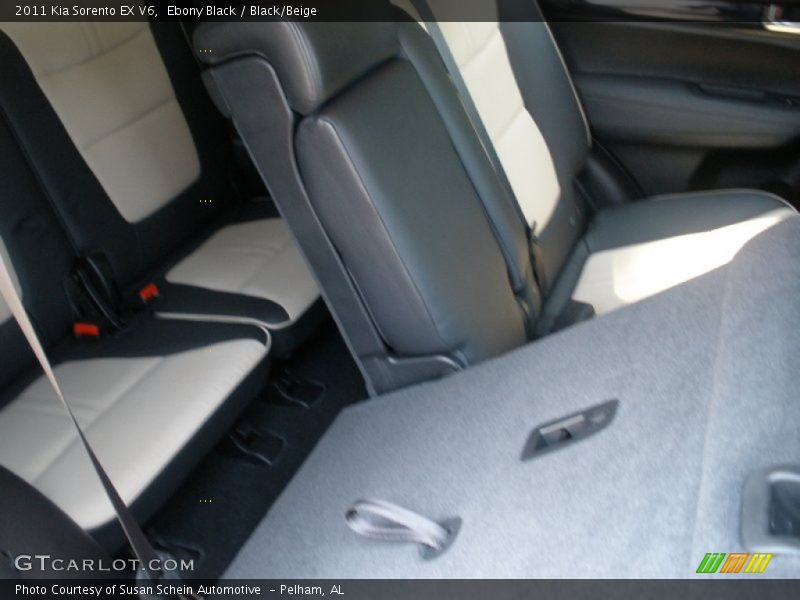Ebony Black / Black/Beige 2011 Kia Sorento EX V6