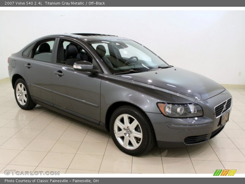 Front 3/4 View of 2007 S40 2.4i