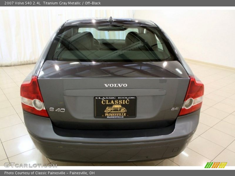 Titanium Gray Metallic / Off-Black 2007 Volvo S40 2.4i