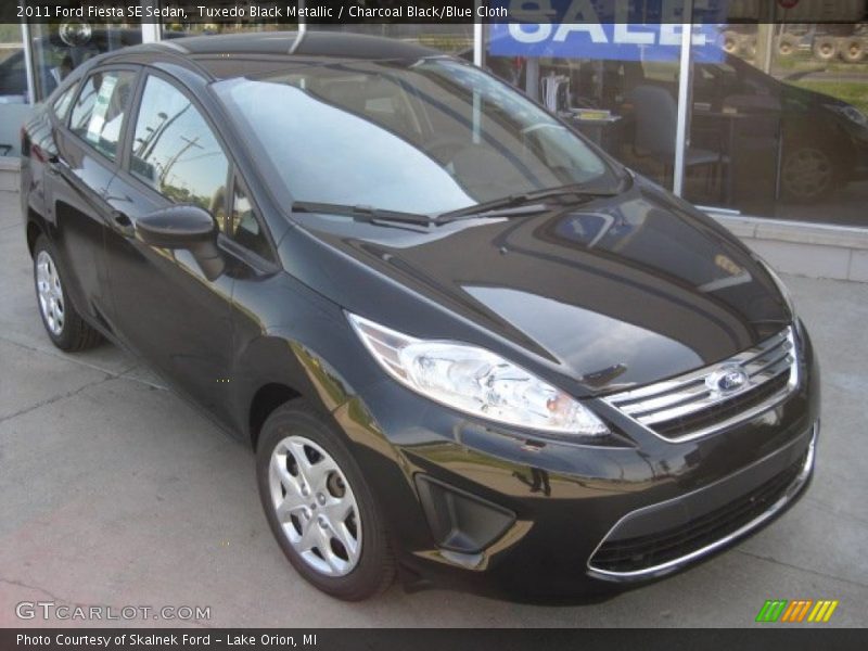 Tuxedo Black Metallic / Charcoal Black/Blue Cloth 2011 Ford Fiesta SE Sedan