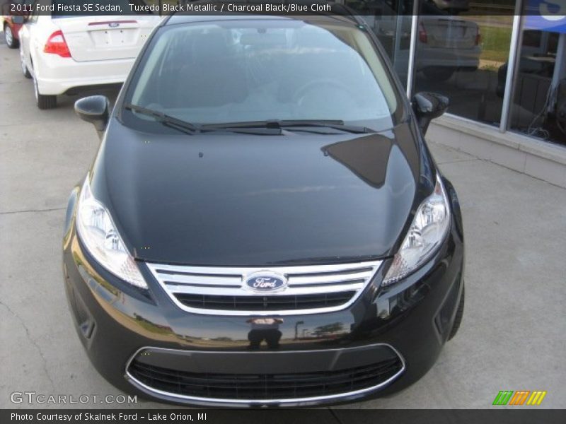 Tuxedo Black Metallic / Charcoal Black/Blue Cloth 2011 Ford Fiesta SE Sedan