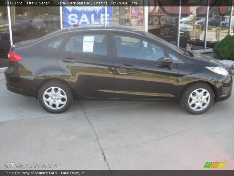 Tuxedo Black Metallic / Charcoal Black/Blue Cloth 2011 Ford Fiesta SE Sedan
