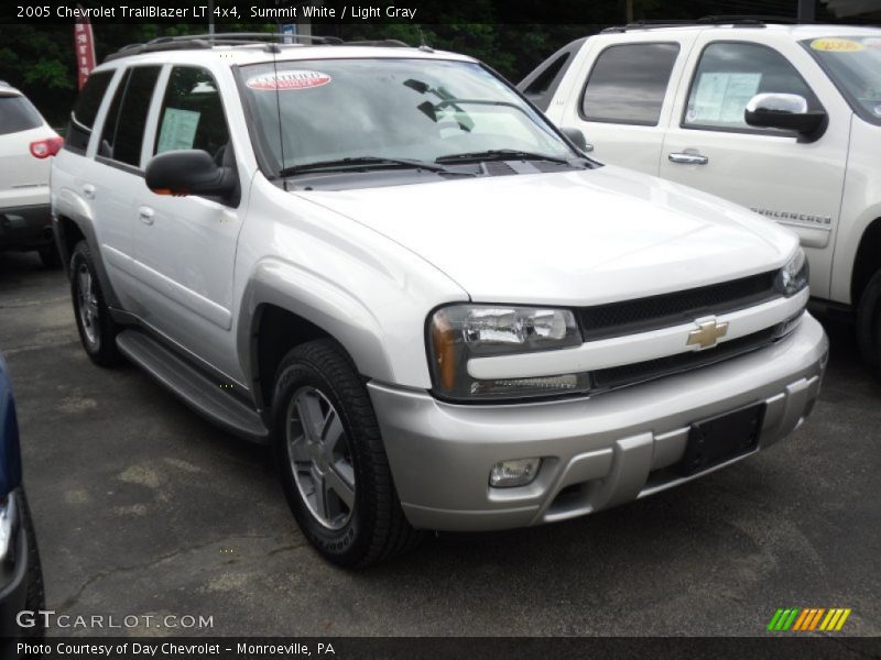Summit White / Light Gray 2005 Chevrolet TrailBlazer LT 4x4