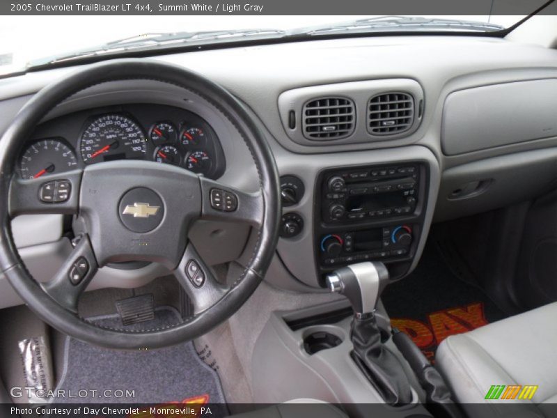 Summit White / Light Gray 2005 Chevrolet TrailBlazer LT 4x4