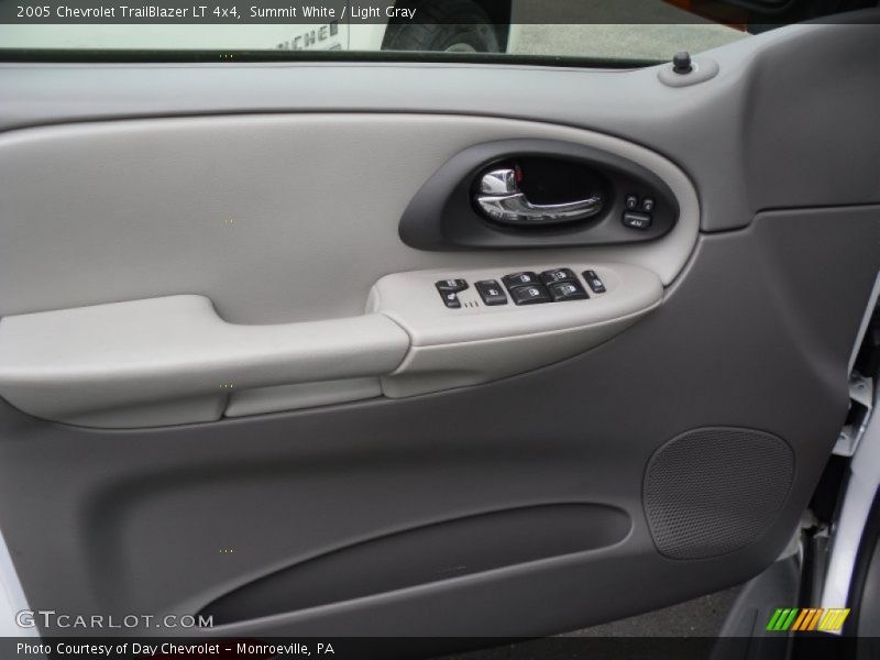 Summit White / Light Gray 2005 Chevrolet TrailBlazer LT 4x4