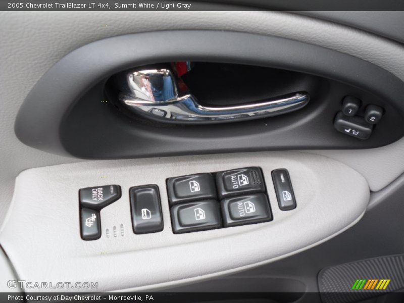 Summit White / Light Gray 2005 Chevrolet TrailBlazer LT 4x4