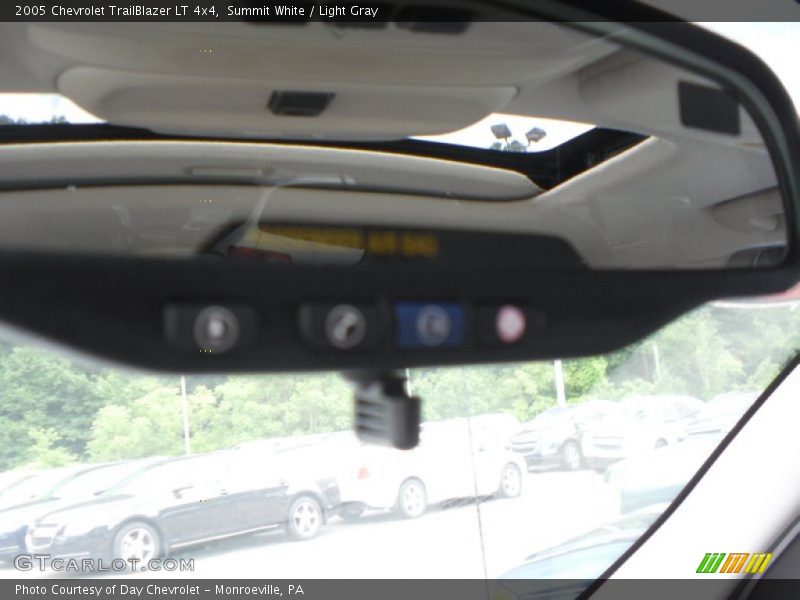 Summit White / Light Gray 2005 Chevrolet TrailBlazer LT 4x4