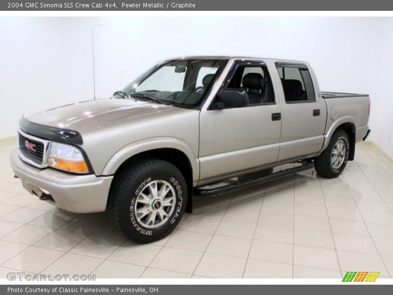 Front 3/4 View of 2004 Sonoma SLS Crew Cab 4x4