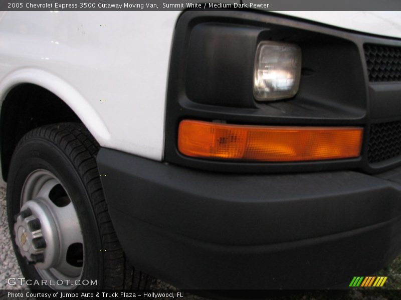 Summit White / Medium Dark Pewter 2005 Chevrolet Express 3500 Cutaway Moving Van