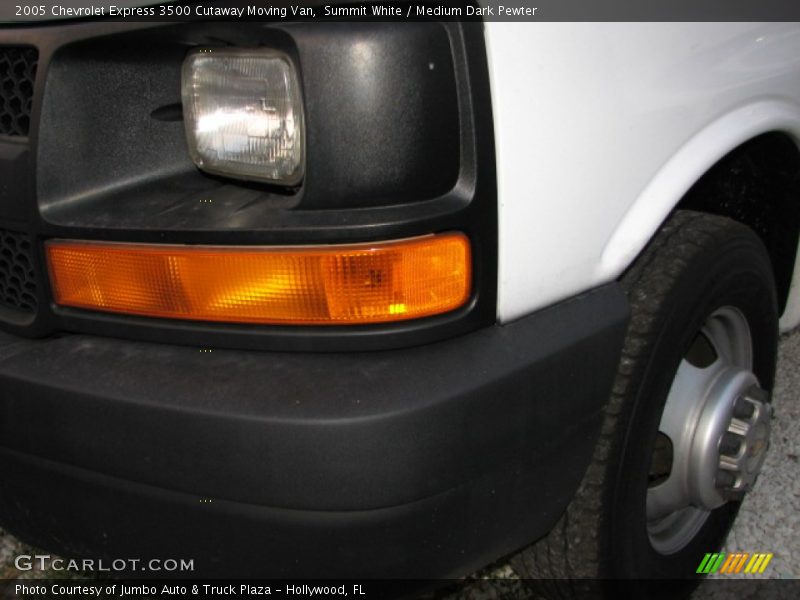 Summit White / Medium Dark Pewter 2005 Chevrolet Express 3500 Cutaway Moving Van