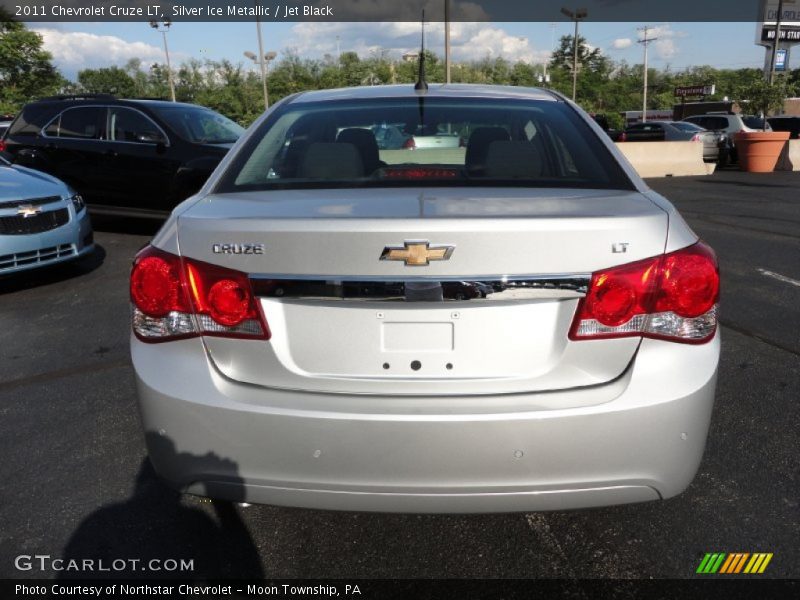 Silver Ice Metallic / Jet Black 2011 Chevrolet Cruze LT