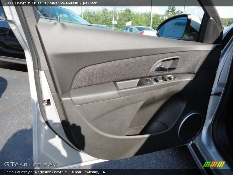 Silver Ice Metallic / Jet Black 2011 Chevrolet Cruze LT