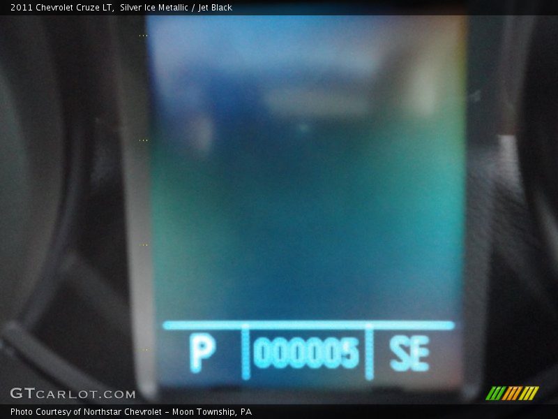 Silver Ice Metallic / Jet Black 2011 Chevrolet Cruze LT