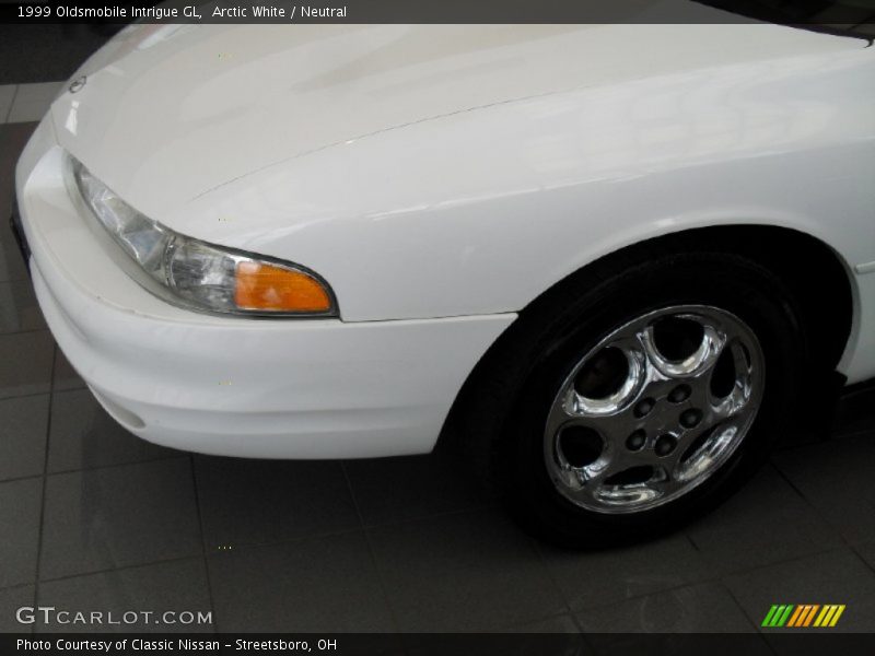 Arctic White / Neutral 1999 Oldsmobile Intrigue GL