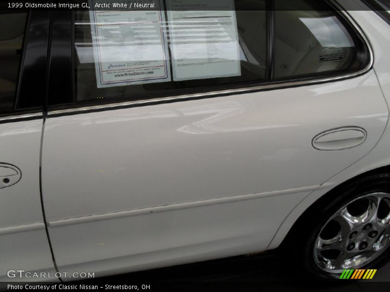 Arctic White / Neutral 1999 Oldsmobile Intrigue GL