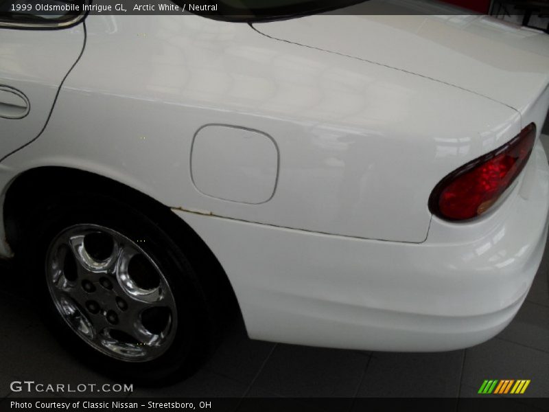 Arctic White / Neutral 1999 Oldsmobile Intrigue GL