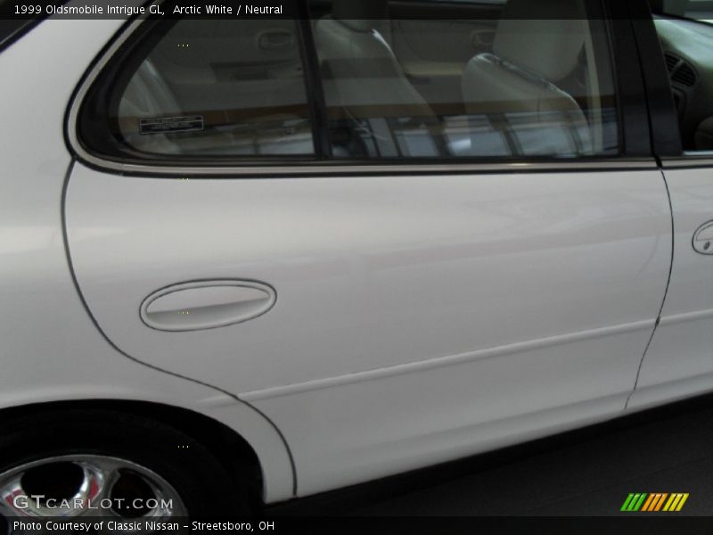 Arctic White / Neutral 1999 Oldsmobile Intrigue GL