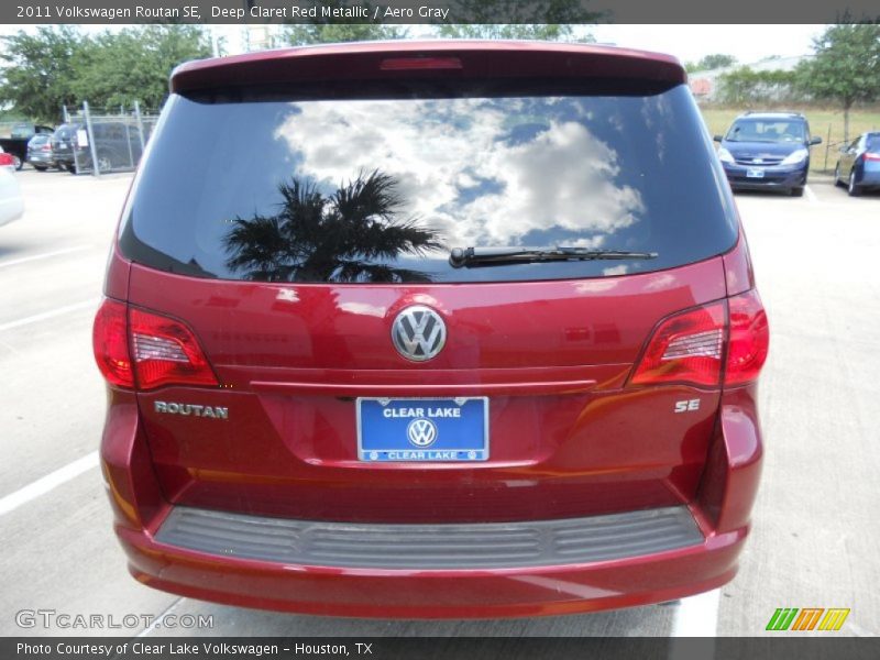 Deep Claret Red Metallic / Aero Gray 2011 Volkswagen Routan SE