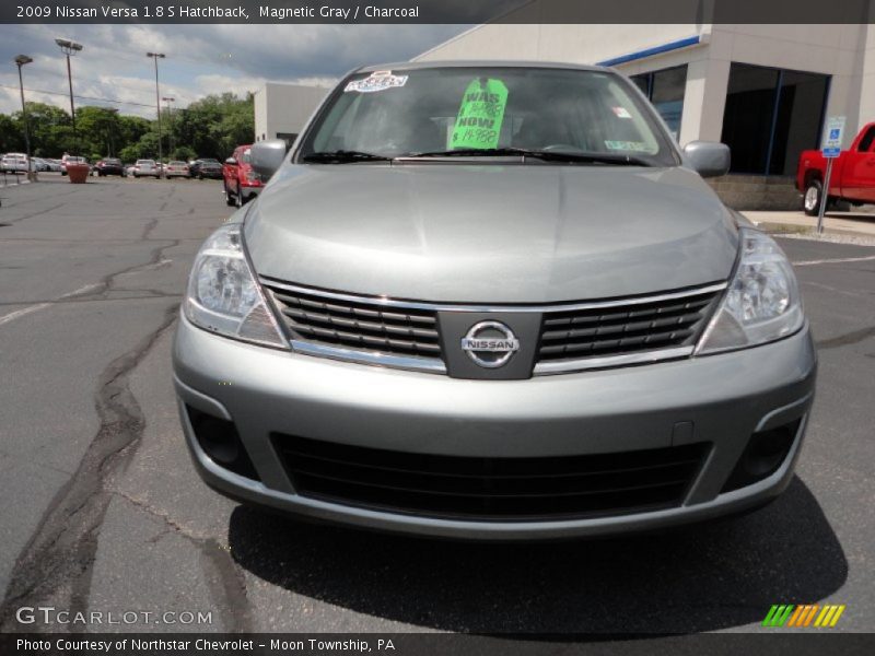 Magnetic Gray / Charcoal 2009 Nissan Versa 1.8 S Hatchback