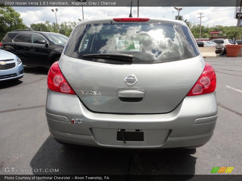 Magnetic Gray / Charcoal 2009 Nissan Versa 1.8 S Hatchback