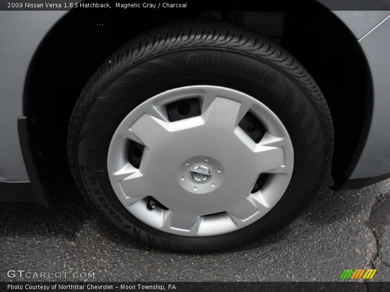 Magnetic Gray / Charcoal 2009 Nissan Versa 1.8 S Hatchback