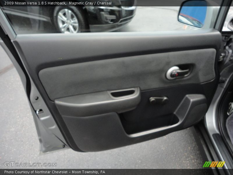 Magnetic Gray / Charcoal 2009 Nissan Versa 1.8 S Hatchback