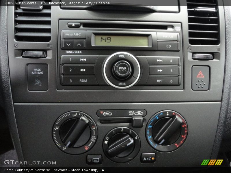Magnetic Gray / Charcoal 2009 Nissan Versa 1.8 S Hatchback
