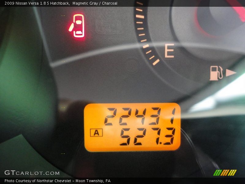 Magnetic Gray / Charcoal 2009 Nissan Versa 1.8 S Hatchback