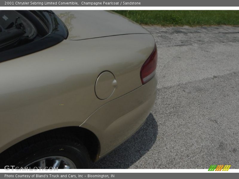 Champagne Pearlcoat / Sandstone 2001 Chrysler Sebring Limited Convertible