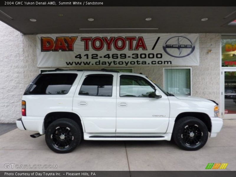 Summit White / Sandstone 2004 GMC Yukon Denali AWD