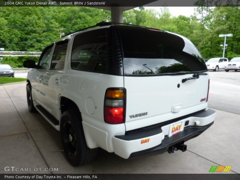 Summit White / Sandstone 2004 GMC Yukon Denali AWD