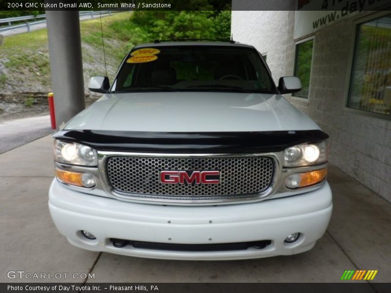 Summit White / Sandstone 2004 GMC Yukon Denali AWD