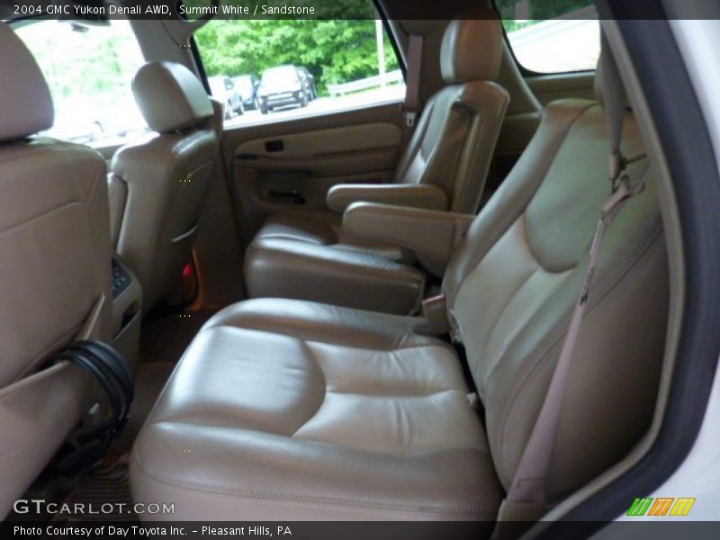 Summit White / Sandstone 2004 GMC Yukon Denali AWD