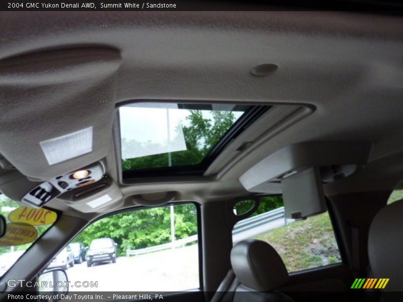 Summit White / Sandstone 2004 GMC Yukon Denali AWD