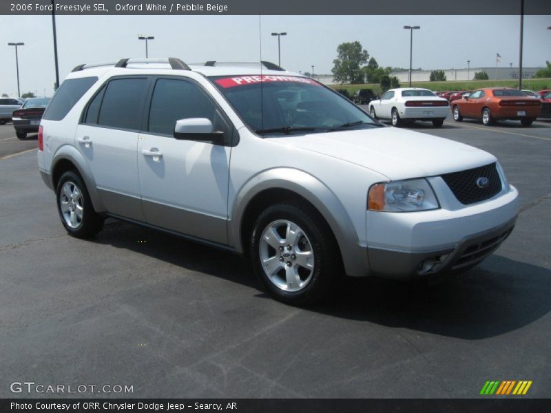 Front 3/4 View of 2006 Freestyle SEL