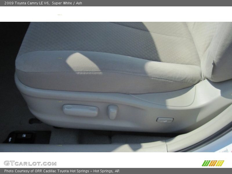 Super White / Ash 2009 Toyota Camry LE V6